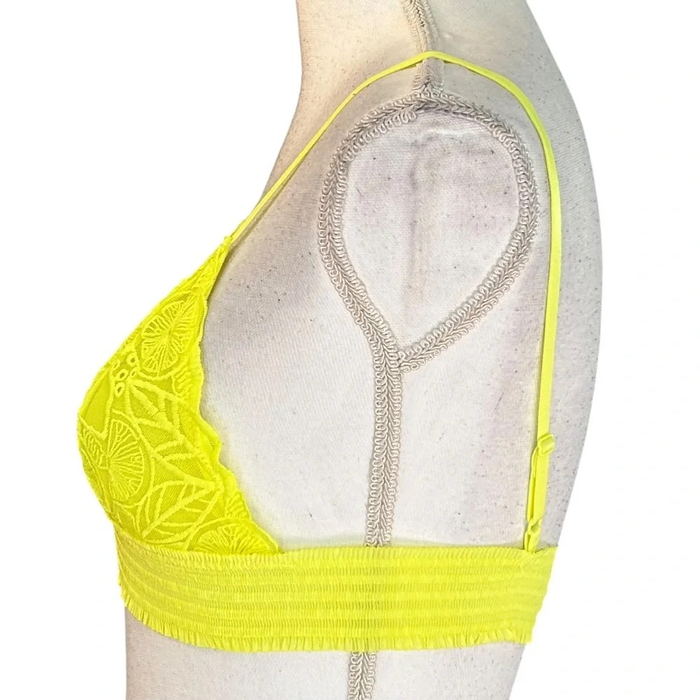 aerie triangle cup